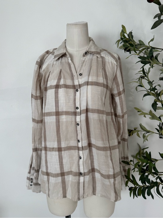 Tops - Free People Plaid Cotton Button Down XS‎ Boho Ruffle Hem Long Sleeve Beige White
